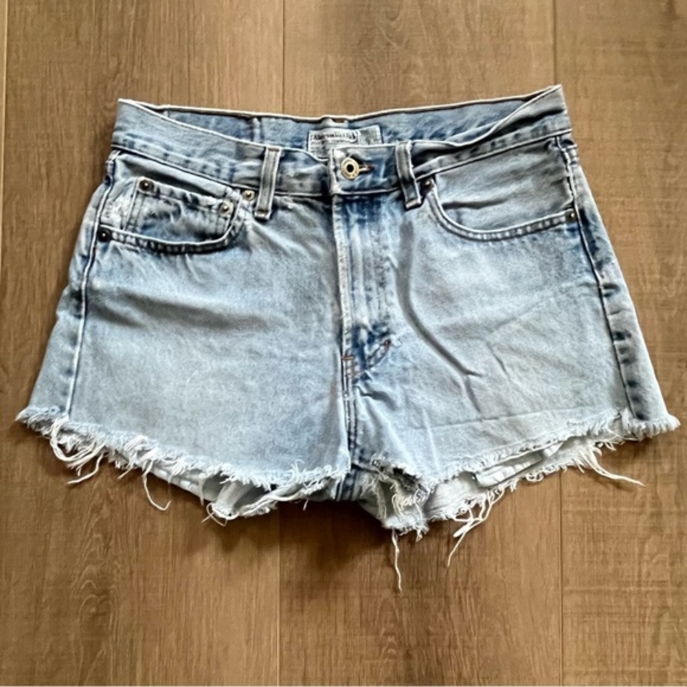 Abercrombie & Fitch Blue Denim Ripped Mid Rise Curve‎ Shorts Size 4 30” Waist - Picture 2 of 9